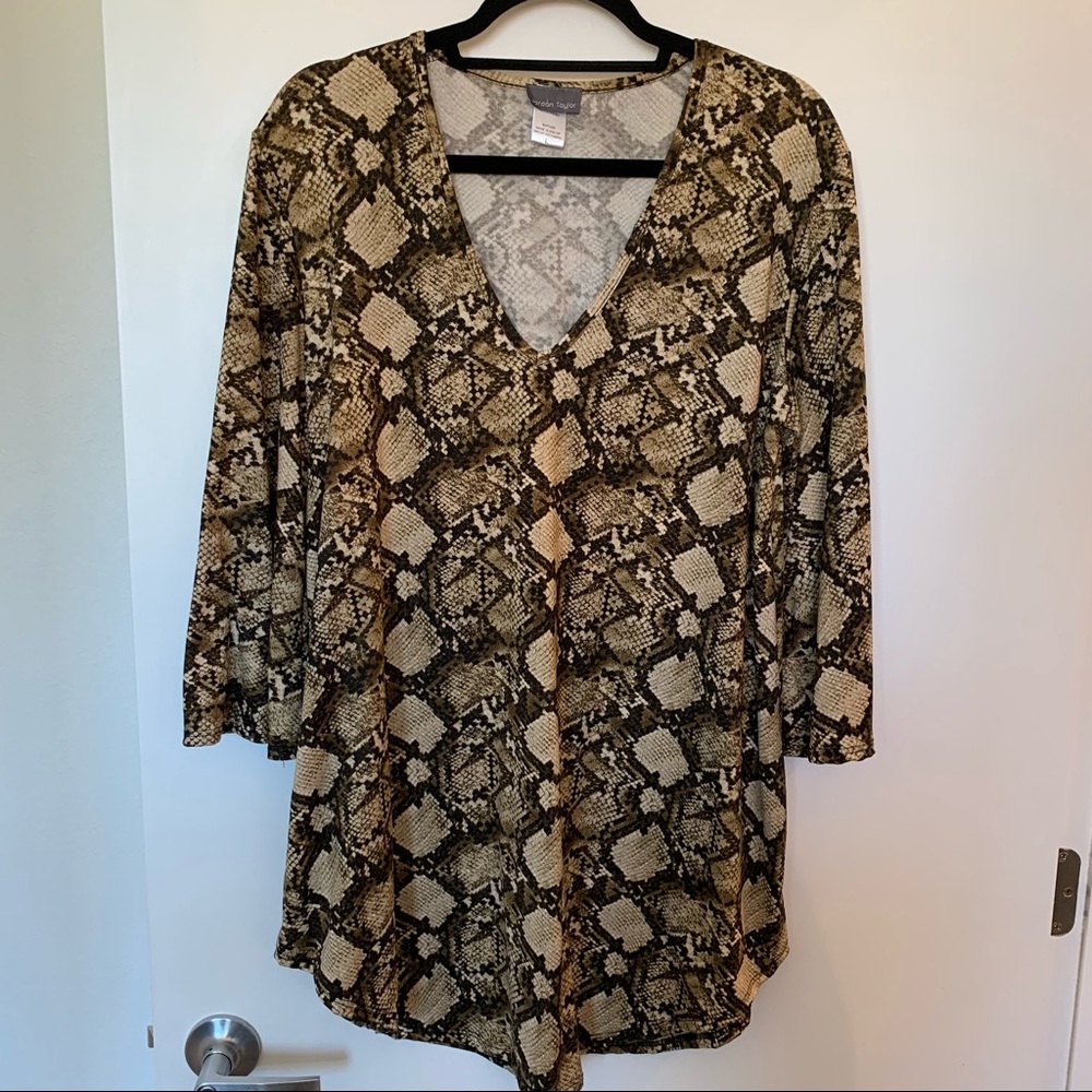 Womens Jordan Taylor Long Sleeve Snake Print Size L